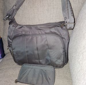 NWOT Travelon Gray Anti-Theft Adjustable Crossbody Strap Zip Top Bag & Wallet